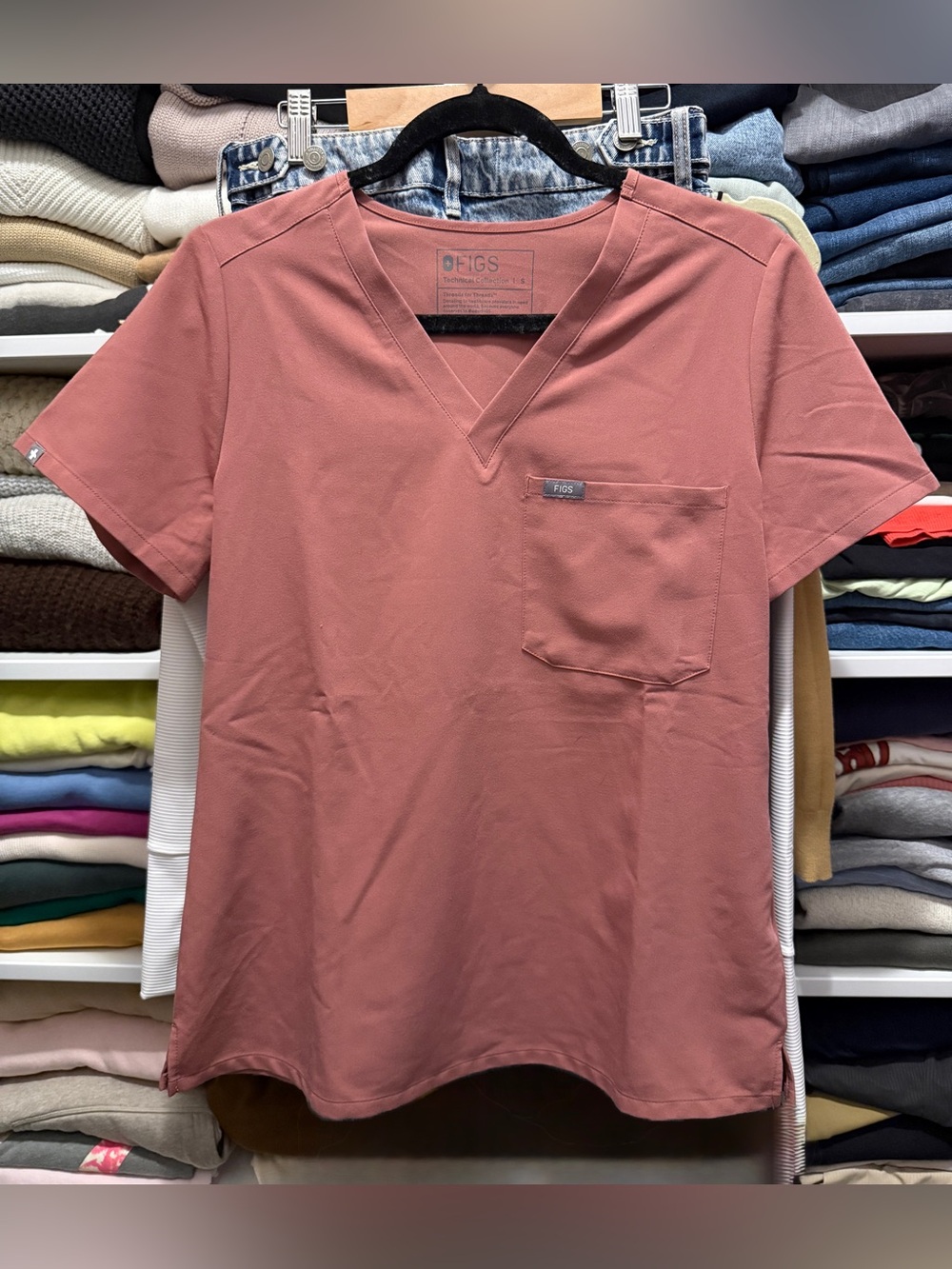 Figs Women’s V-Neck Top in Dusty Rose